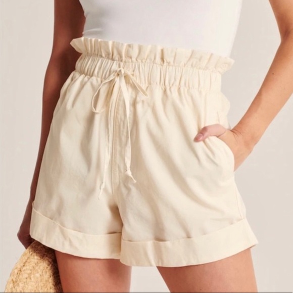 Abercrombie & Fitch Cream High-Waisted Paperbag Shorts - Picture 2 of 9